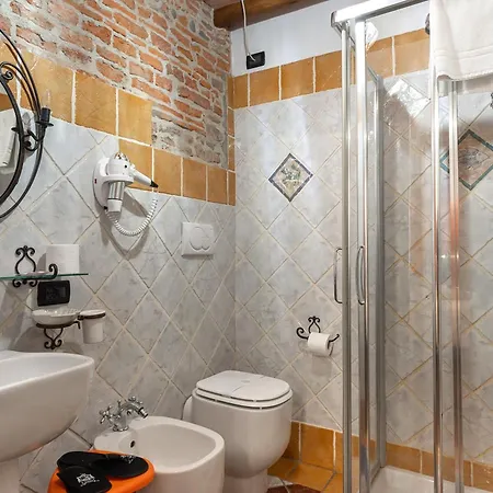 فندق مبيت وإفطار Antica Corte Dei Principi Charming لوكا