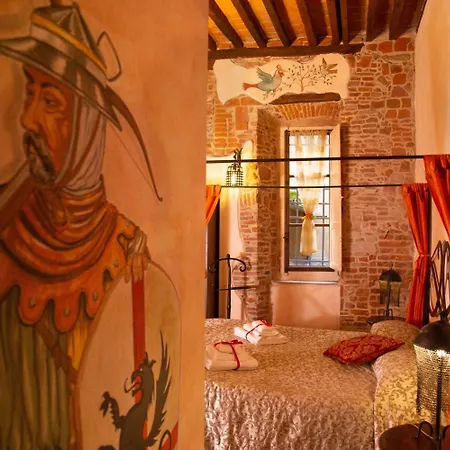 فندق مبيت وإفطار Antica Corte Dei Principi Charming لوكا